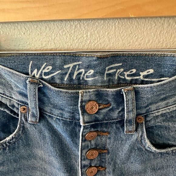 We The Free Women’s High Rise Distressed Destroyed Mom Jeans Size 26 - Picture 2 of 5